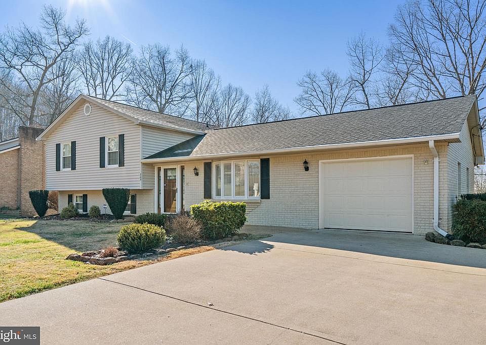 Welcome Home to 305 S Charles St Front Royal VA