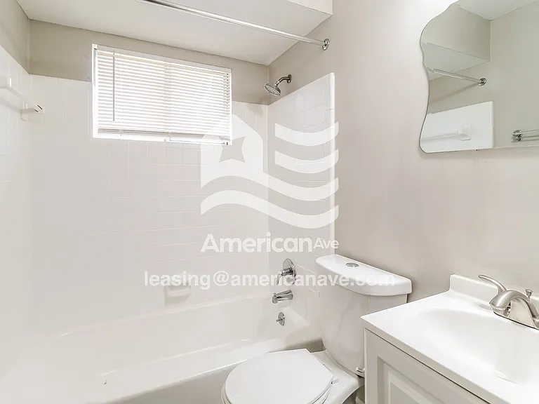 1049411_014_wm_-_bathroom_13622091.jpg