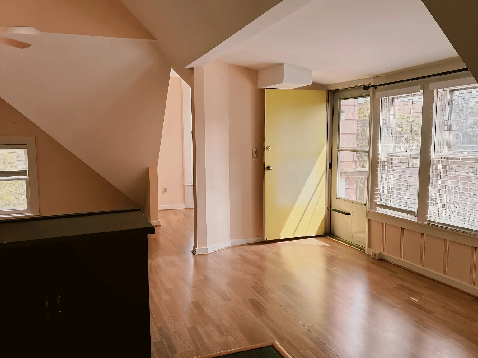 1 bed, 950 sqft, $985 — Photo 2