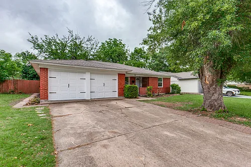 302 N Cottonwood Dr Photo 1