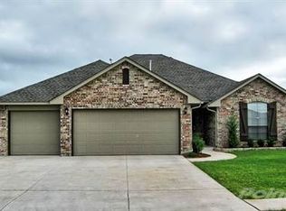 329 Oregon Trl, Edmond, OK 73003