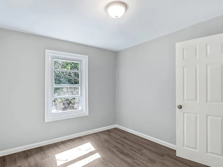 6 Bush Ave — Photo 12