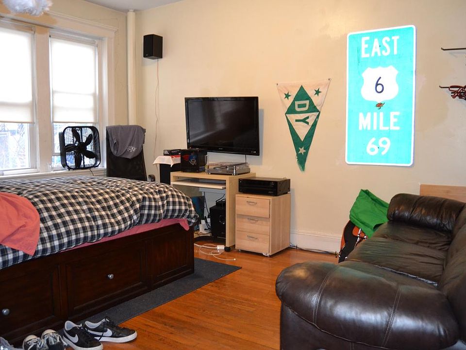 1st image of 63 Woodstock Ave APT 03