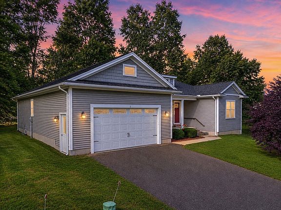 5th image of 2 Dogwood Dr
