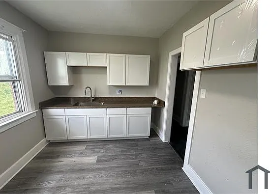 3 bed, 2330 sqft, $1,450 — Photo 4