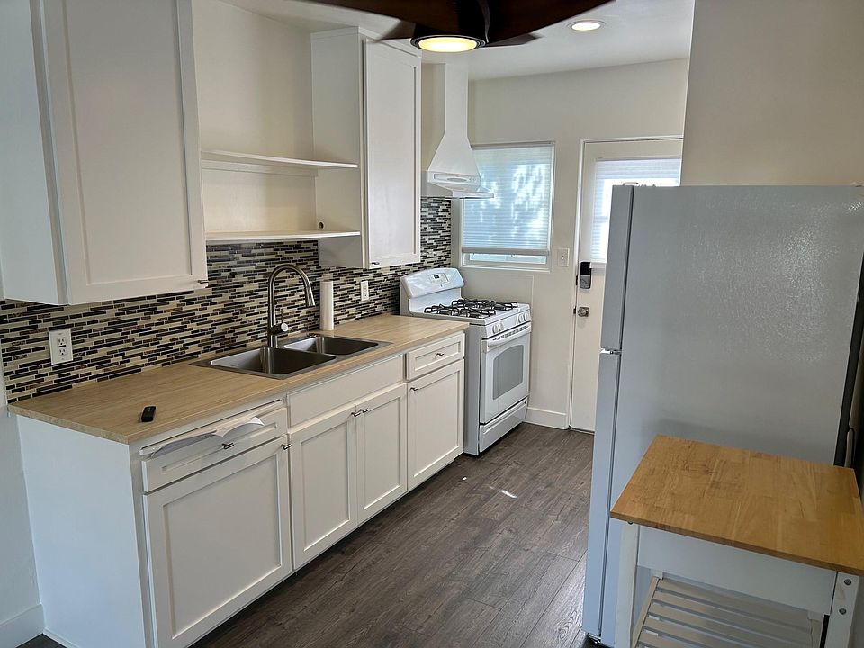 1st image of 650 E Palm Canyon Dr APT 4