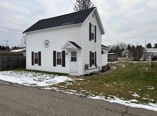 3925 W B St, Loretto, MI 49852