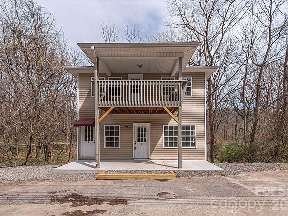 3rd image of 448 Sand Hill Rd