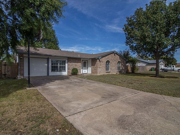 3rd image of 1600 Meadows Dr