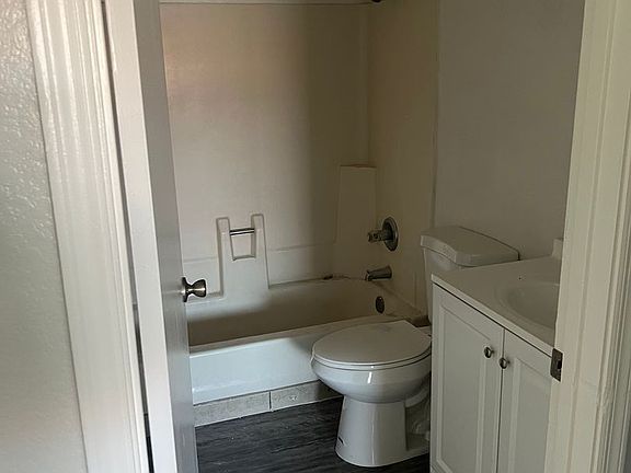 5th image of 4416 N 35th Ave APT 209