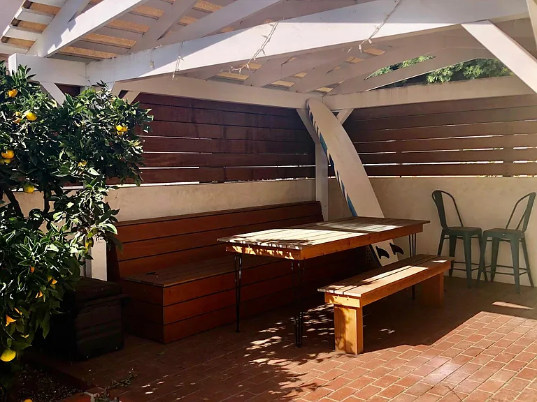 pergola area and dining al fresco area, great for entertainment
