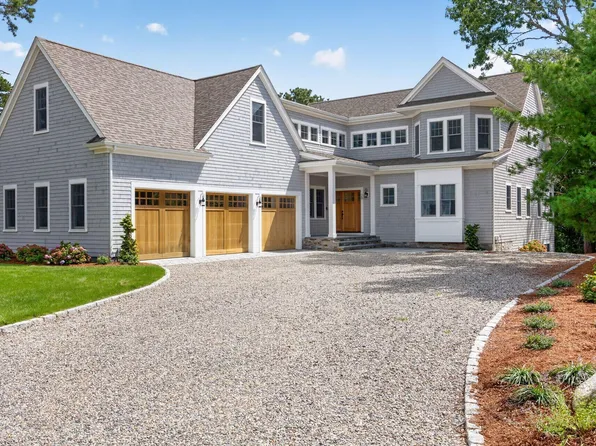 28 Quaker Run Road, Mashpee, MA 02649