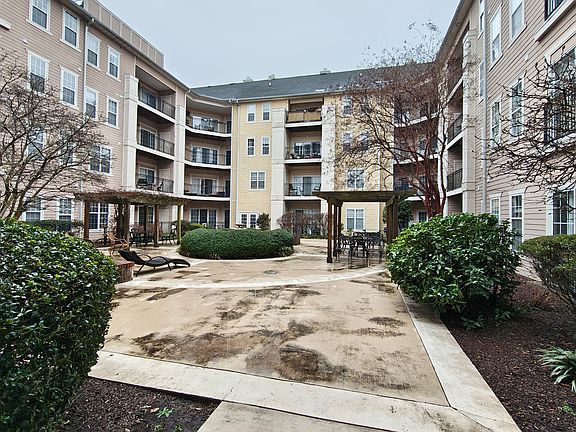 3rd image of 1400 Granby St Unit 121