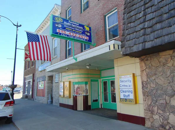 213 W Walnut St, Watseka, IL 60970