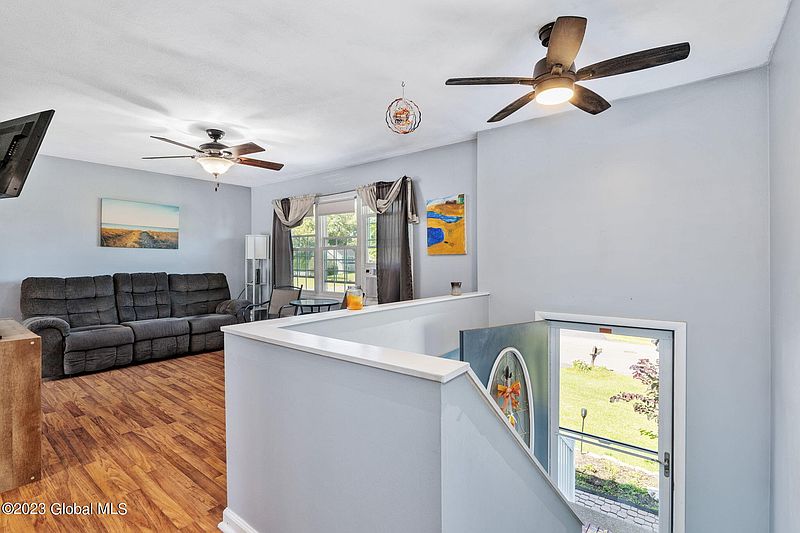 4th image of 28 Suncrest Drive