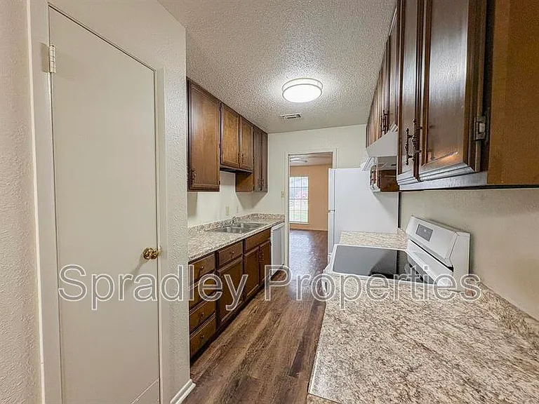 505B Phoenix Rd — Photo 4