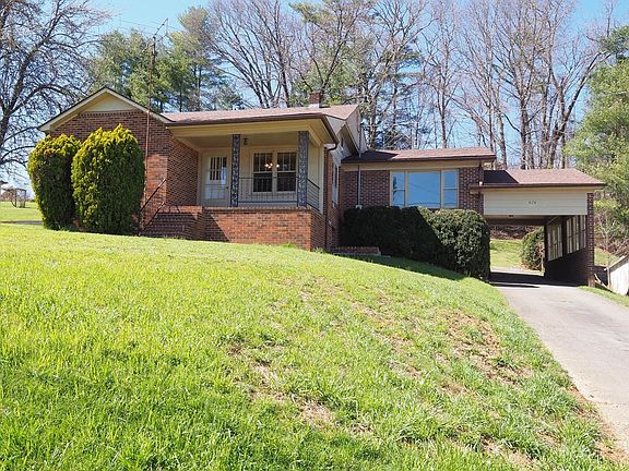2nd image of 824 W Stuart Dr