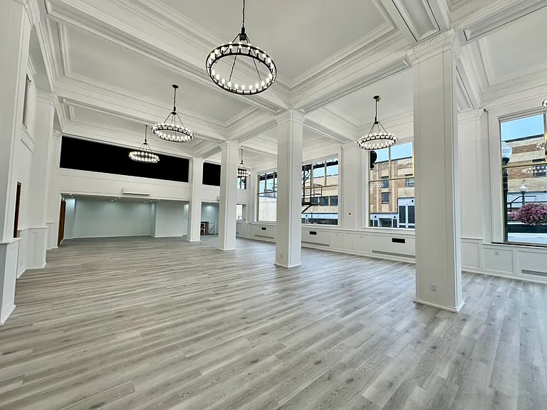 101 W 1st St #101 — Photo 2