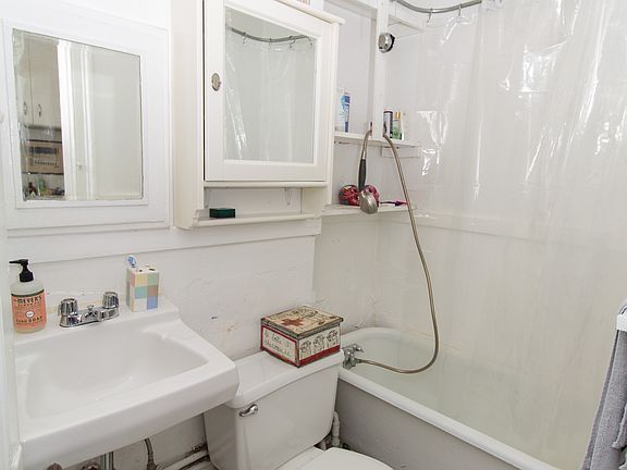 5th image of 317 W 4th St APT 3A