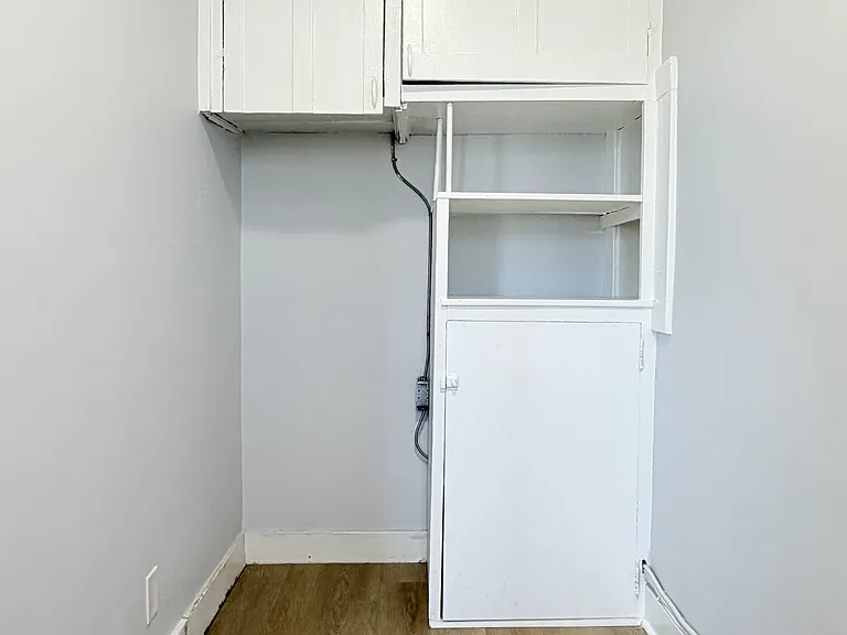 36 Hanna St W #8 — Photo 6