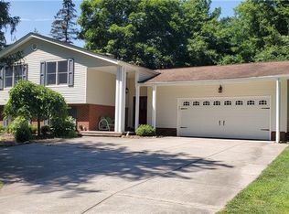 8524 Riverview Rd, Brecksville, OH 44141