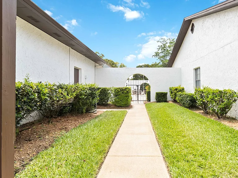 3528 Bay Ct — Photo 30