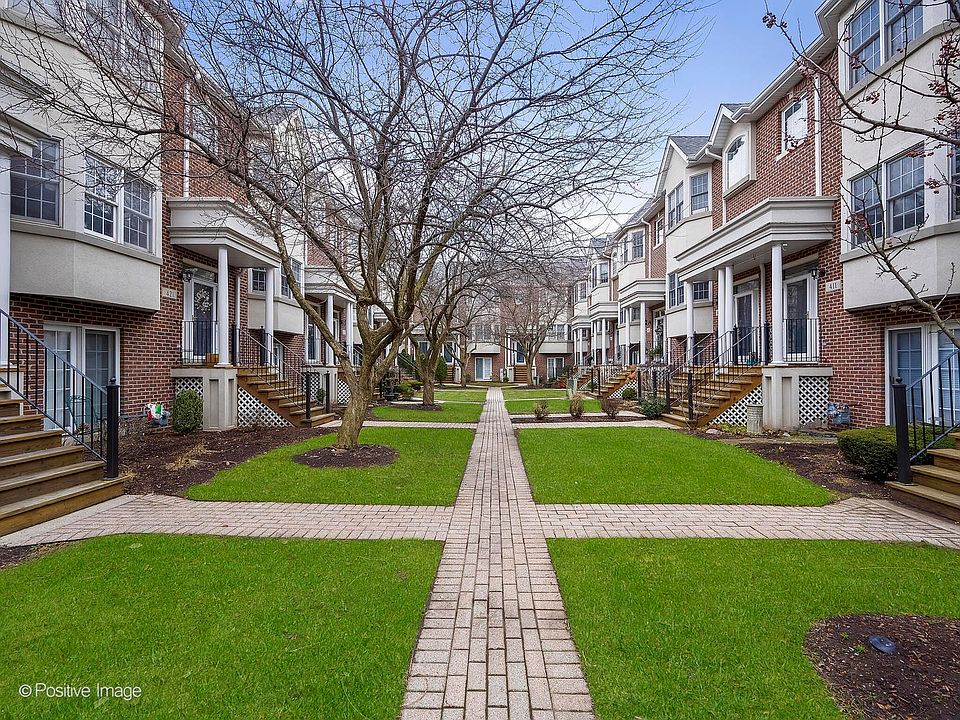2nd image of 403 W Hillgrove Ave