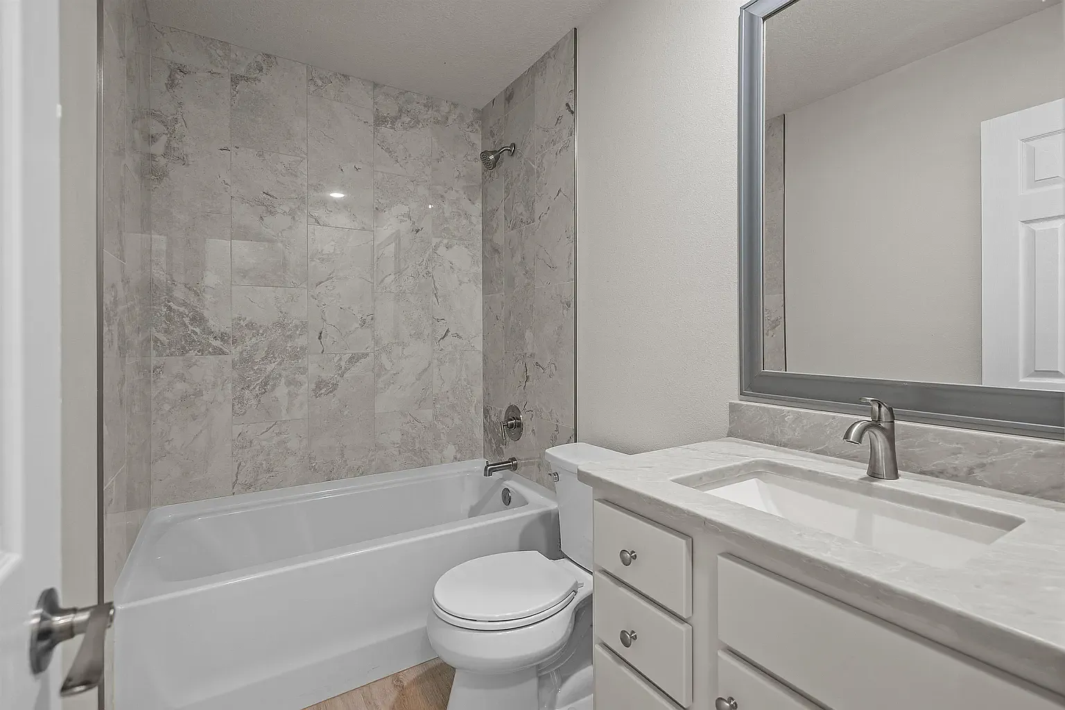4 bed, 2.5 bath, 1700 sqft, $2,000 — Photo 4
