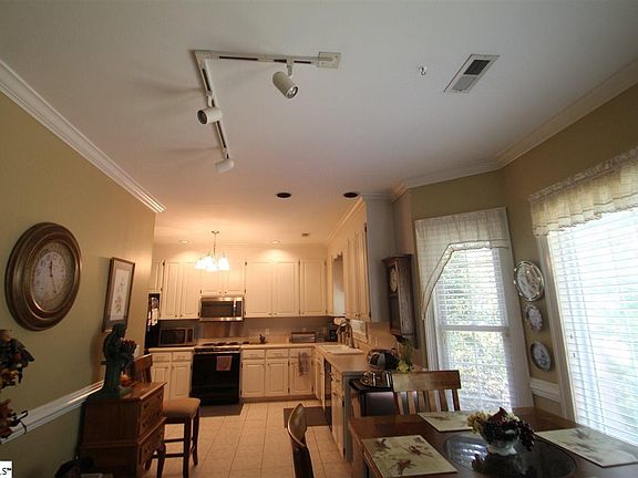 5th image of 146 N River Hills Dr