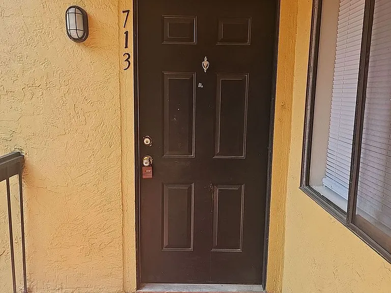 2905 Winkler Ave #713 — Photo 3