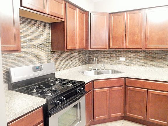 4th image of 9S101 Lake Dr APT 202