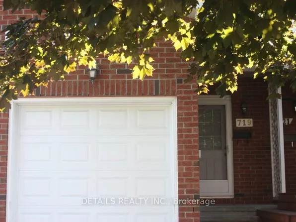 719 Melbourne Ave, Ottawa, ON K2A 1X4