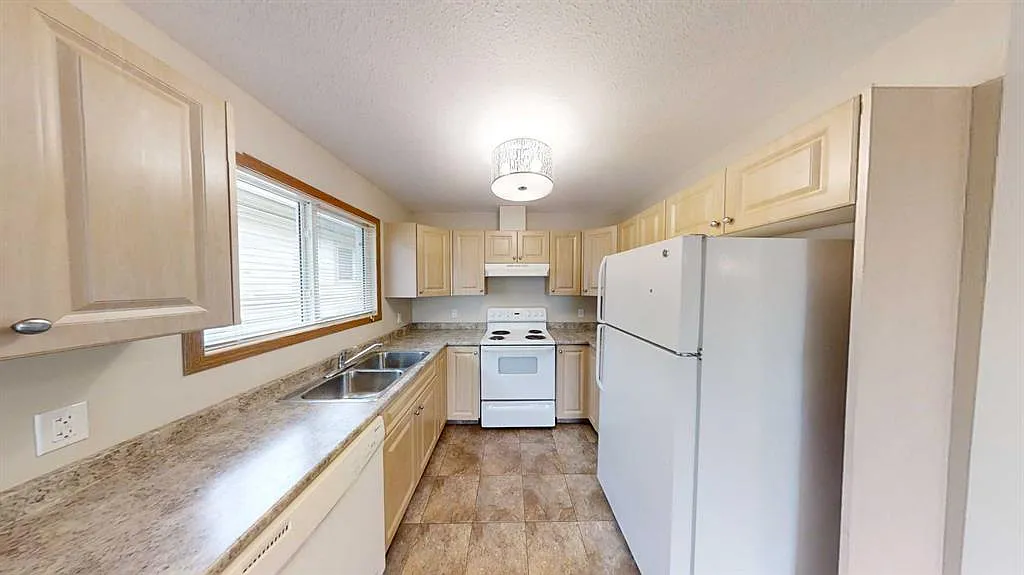 3 bed, 2.0 bath, 1286 sqft, $1,850 — Photo 4