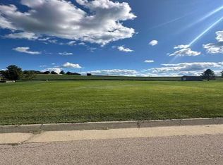 526 Breezeway Dr, Pearl City, IL 61062