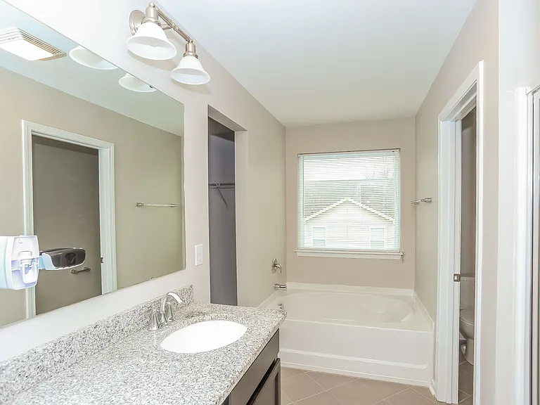 2445 Spruce St — Photo 8