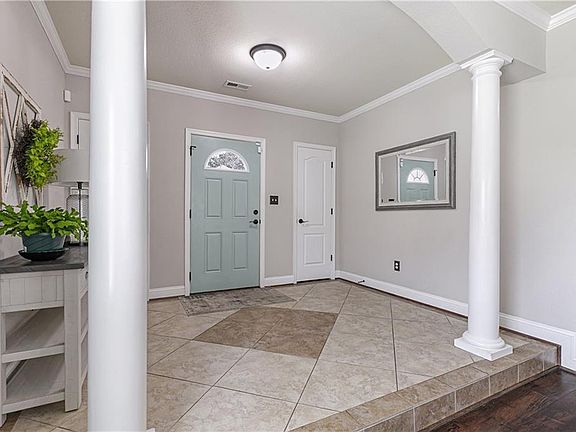 3rd image of 7530 Villa Ct