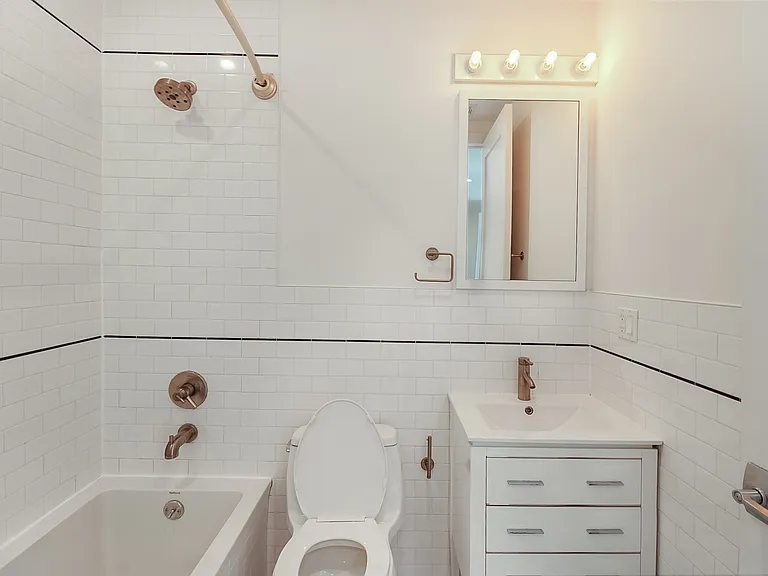 1068 Lafayette Ave #6 — Photo 7