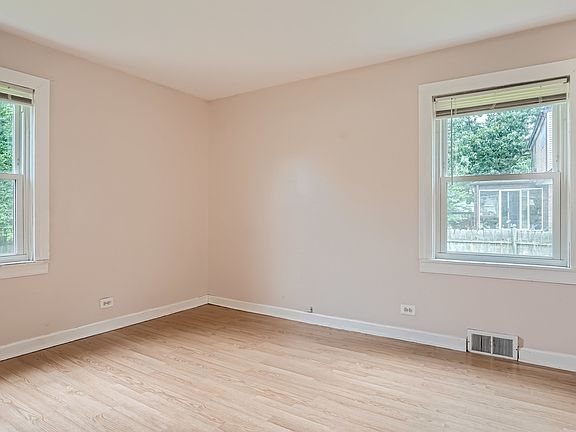 5th image of 575 E Prairie Ave