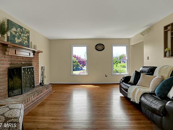5th image of 246 Appaloosa Dr