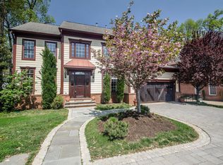3917 Lorcom Ln, Arlington, VA 22207