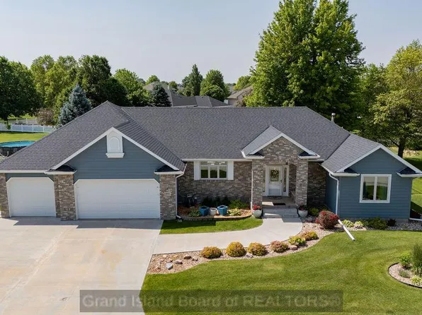 4145 Elmwood Dr, Grand Island, NE 68803