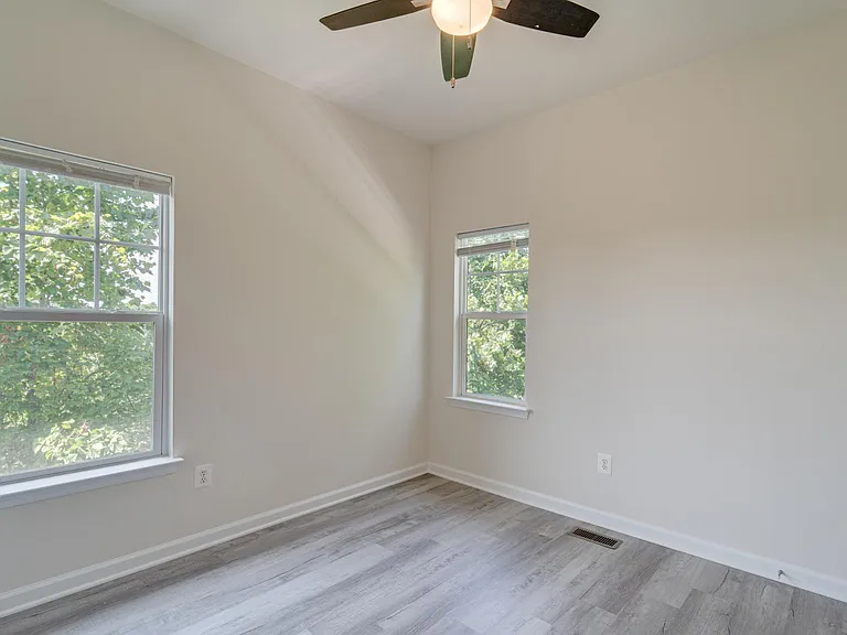 74 Pike Pl — Photo 35