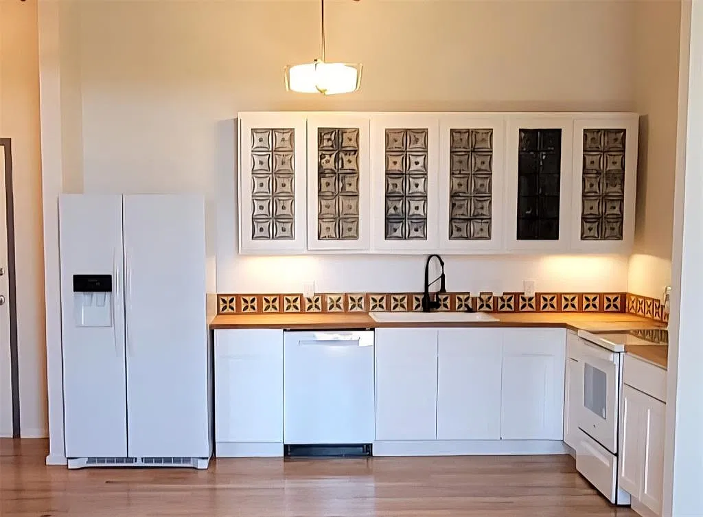 1 bed, 719 sqft, $1,350 — Photo 3