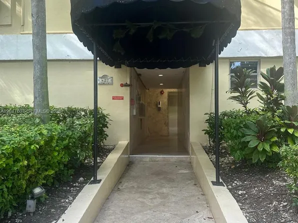 427 Santander Ave APT 205, Coral Gables, FL 33134