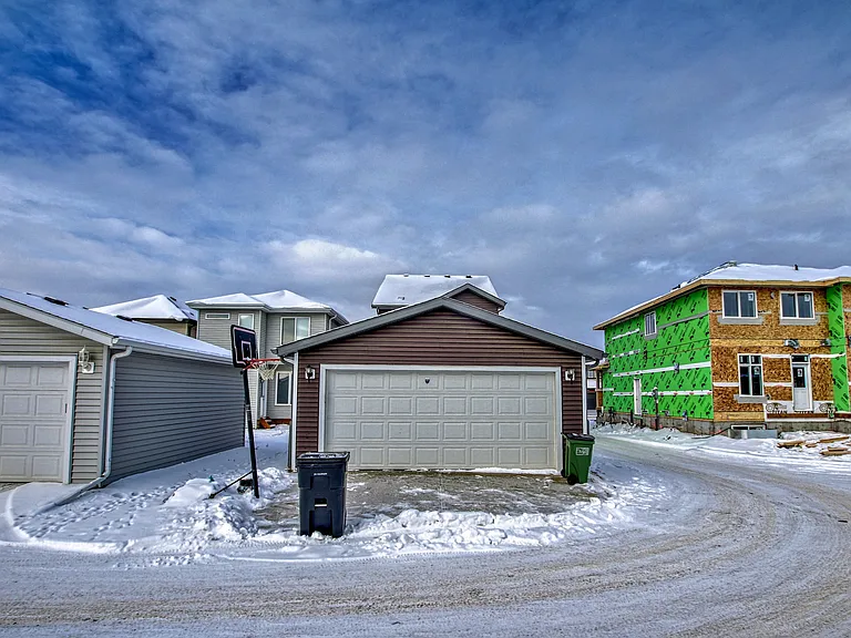 173 Cavanagh Cmn SW — Photo 29