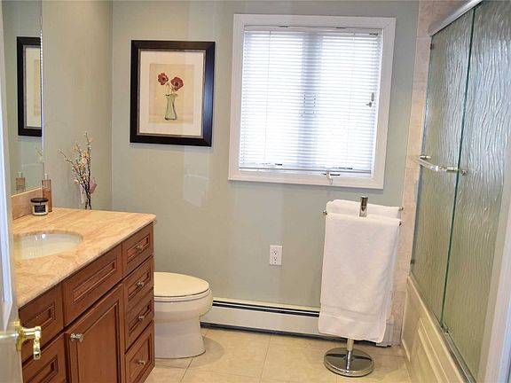 5th image of 102 Blueberry Ln