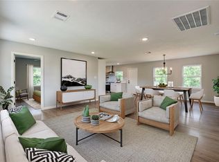 201 N Curry St, Bellville, TX 77418