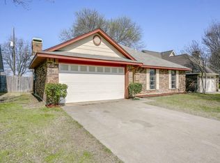 991 Holly Ln, Cedar Hill, TX 75104
