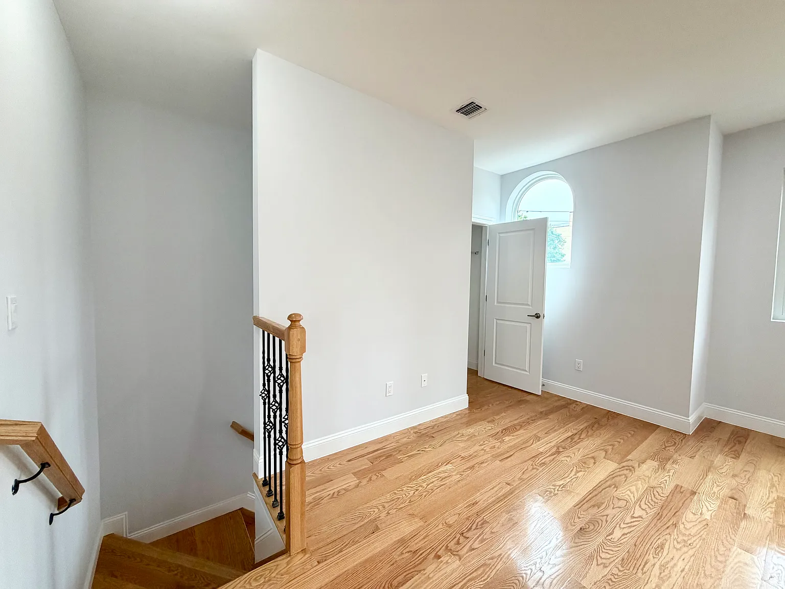 4 bed, 1380 sqft, $3,400 — Photo 3