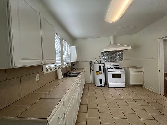 2nd image of 334 Gebelin St